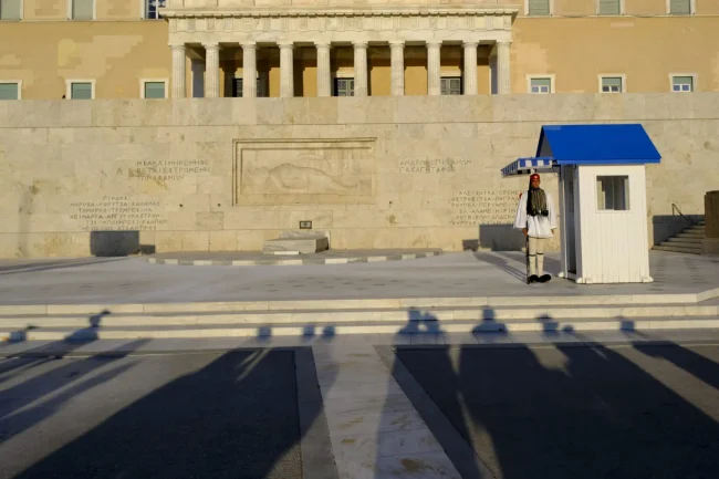 Presidential-guards-perform-a-ceremonial-change-of-guard-1536×1024